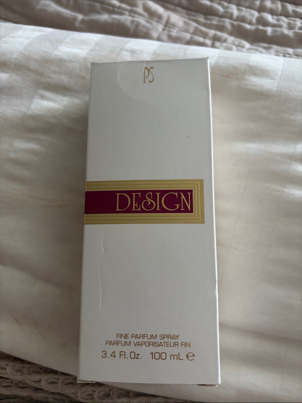 Design Fine Parfum Spray — White & Burgundy
